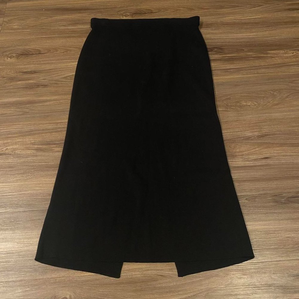 y2k black knit maxi / midi skirt with a small slit in the back  size medium